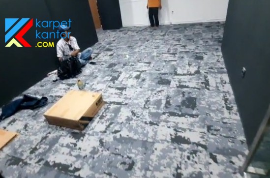 Karpet Tile di Office Unit IDWX Blok M Plaza | Karpetkantor.com